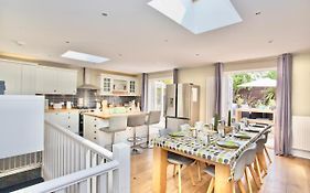 Luxury Home - Hot Tub - Pool Table - Gym - Sauna - Cinema Room - Free Parking - Close To Beach